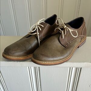 Brown Leather Oxfords with Closed Lacing and Stitching‎